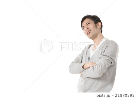 考え中ポーズの男性 21870595