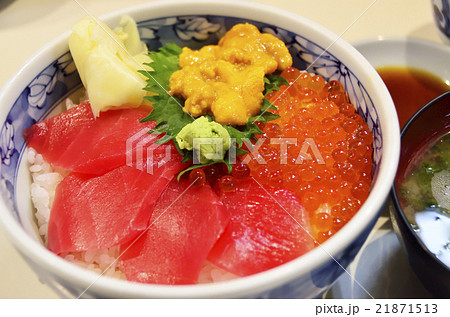 海鮮丼：赤身とイクラとウニ 21871513