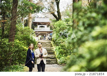 鎌倉を観光する外国人旅行客 21871854