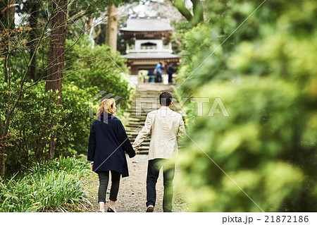 鎌倉を観光する外国人旅行客 21872186