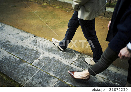 鎌倉を観光する外国人旅行客 21872230