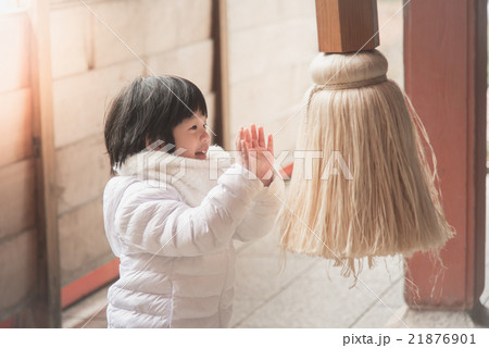 Asian child is praying at the shrine 21876901