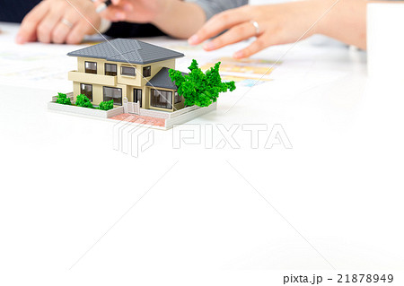 夫婦　男性と女性　マイホーム計画　住宅相談　消費増税前駆け込み需要　コピースペース　新婚夫婦 21878949