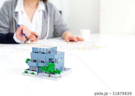 夫婦 二世帯住宅 男性と女性 マイホーム計画 住宅相談 消費増税前駆け込み需要 新婚夫婦 夫婦 二世帯住宅 男性と女性 マイホーム計画 住宅相談 消費増税前駆け込み需要 新婚夫婦 21879839