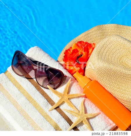 Beach hat, sunglasses, towel, sun spray, starfish Beach hat, sunglasses, towel, sun spray, starfish 21883598