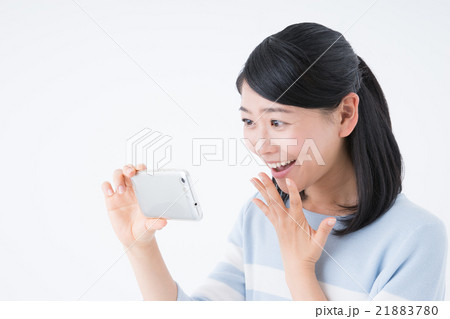 若い女性(スマートフォン) 若い女性(スマートフォン) 21883780