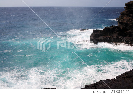 ハワイ・ハロナ潮吹き穴付近の海 21884174