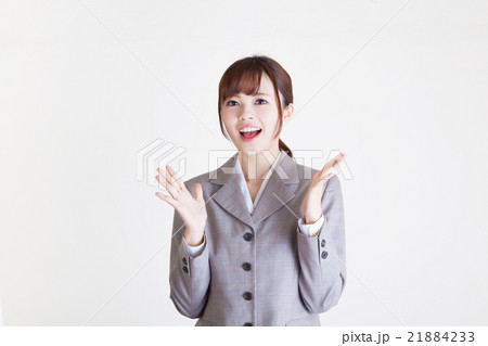 笑顔の女性社員　ひらめく　解決 21884233