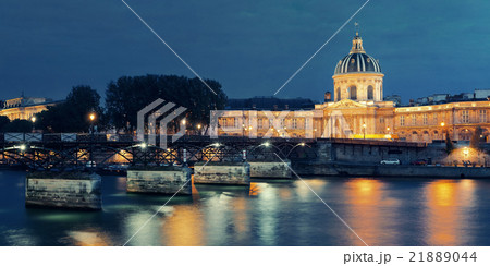 River Seine 21889044