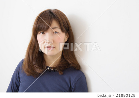 20代女性 21890129