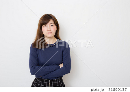 体調の悪い20代女性 体調の悪い20代女性 21890137