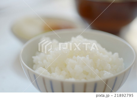 とちぎの星 ごはん 白米 味噌汁 漬物 粗食 湯気 白バック 和食 とちぎの星 ごはん 白米 味噌汁 漬物 粗食 湯気 白バック 和食 21892795