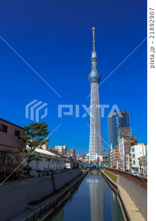 東京スカイツリー 逆さスカイツリーの写真素材