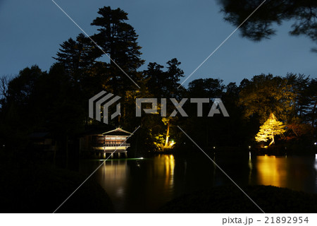 内橋亭　霞ヶ池　兼六園　金沢　ライトアップ　北陸 21892954