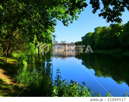 水面に浮かぶ宮殿 21894517