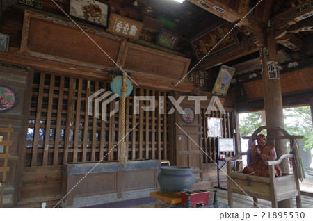 信州 岡谷の寺院 小坂観音院 観音堂内部俯瞰 武田勝頼の母・諏訪御寮人が暮らしたお寺 信州 岡谷の寺院 小坂観音院 観音堂内部俯瞰 武田勝頼の母・諏訪御寮人が暮らしたお寺 21895530