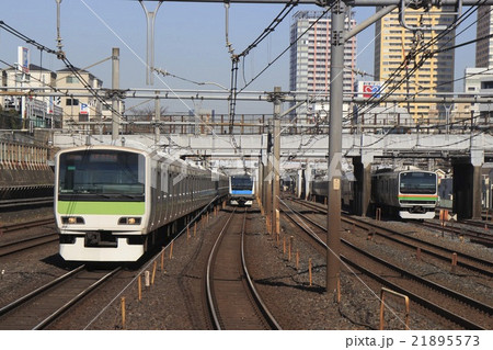 鶯谷をゆく山手線・京浜東北線・上野東京ライン 21895573