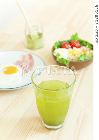 ミドリムシドリンク 青汁 緑汁 野菜ジュース ユーグレナ ミドリムシ の写真素材