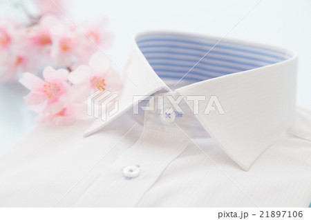 新しいシャツと桜　春イメージ 21897106