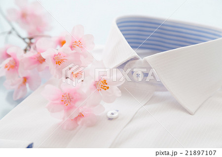 新しいシャツと桜 春イメージ 新しいシャツと桜 春イメージ 21897107