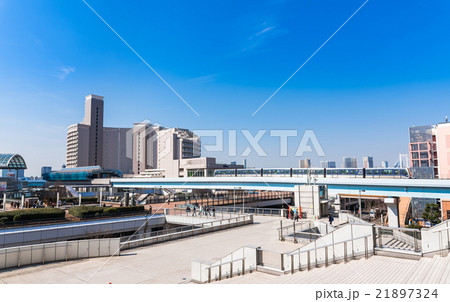 東京　台場駅とゆりかもめ 21897324