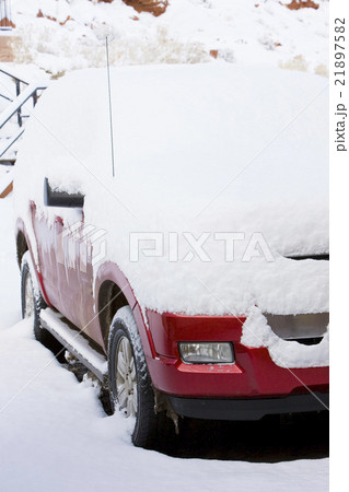 snowy car 21897582