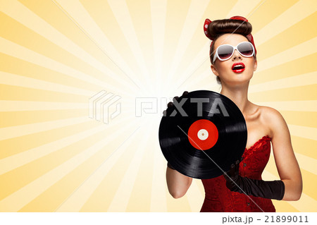 Retro play. 21899011