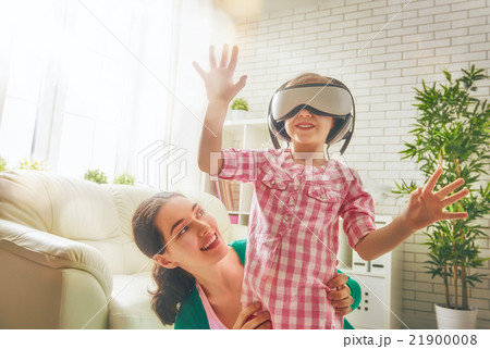 Mother and her child Mother and her child 21900008