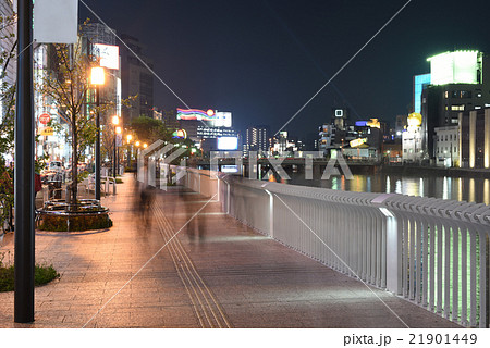 夜の中洲 那珂川 福博であい橋付近からの写真素材