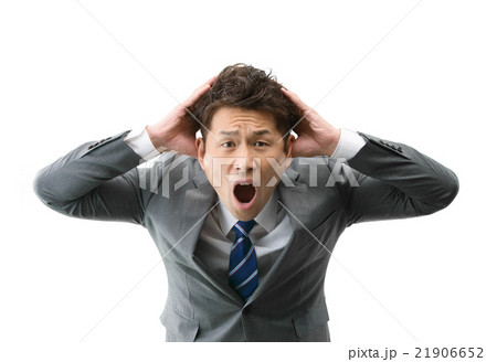 ビジネススーツを着ている30代のビジネスマンの白バックイメージ ビジネススーツを着ている30代のビジネスマンの白バックイメージ 21906652
