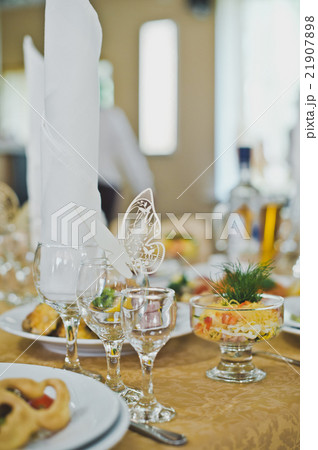 A place at the holiday table 4260. 21907898