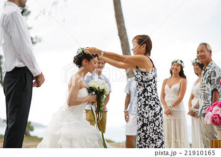 ハクレイを受け取る新婦 21910165