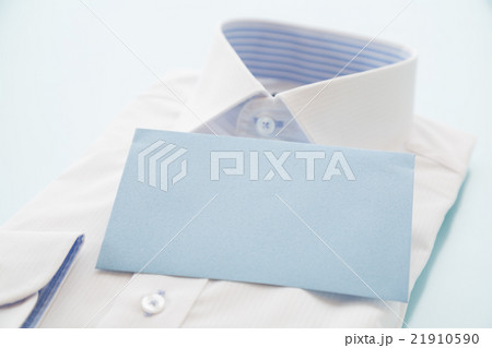 新しいシャツとメッセージカード　青バック 21910590