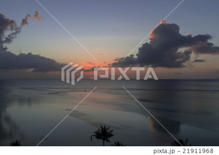 タモン湾に沈む夕陽 21911968