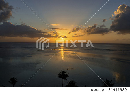 タモン湾に沈む夕陽 21911980