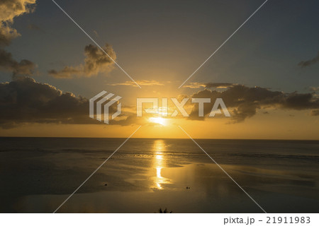 タモン湾に沈む夕陽 タモン湾に沈む夕陽 21911983