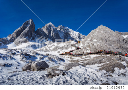 Jade Dragon Snow Mountain in Lijiang 21912932