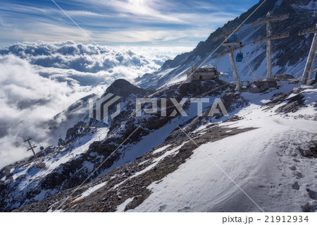 Jade Dragon Snow Mountain in Lijiang 21912934