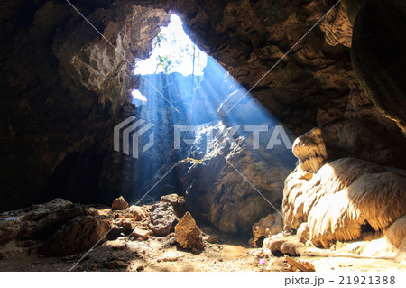 Cave 21921388