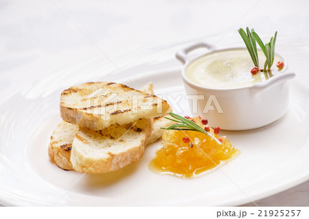 pate with toast 21925257