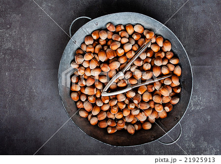 hazelnuts 21925913