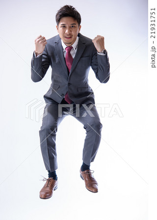 スーツの男性 21931751