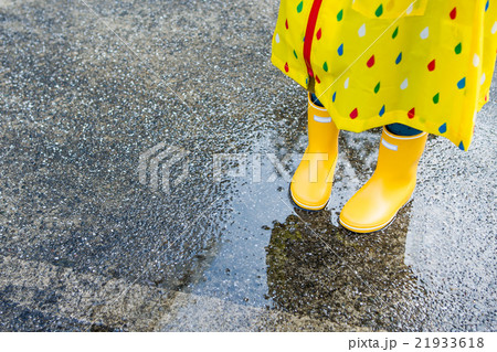 雨の日子供 21933618