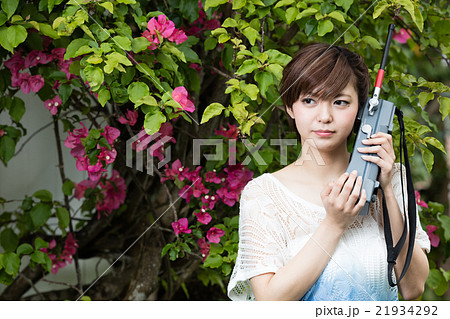 無線をする女性 無線をする女性 21934292