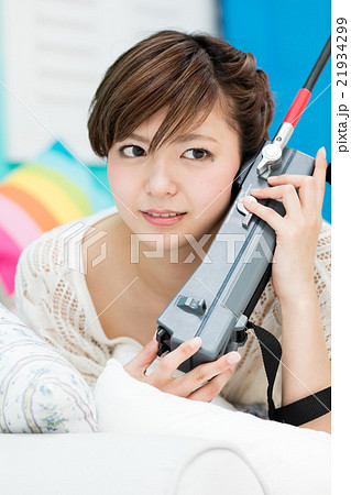 無線をする女性 無線をする女性 21934299