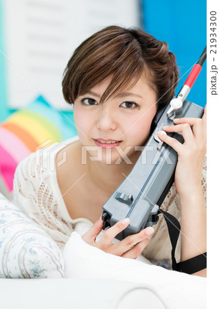 無線をする女性 無線をする女性 21934300
