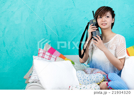 無線をする女性 無線をする女性 21934320