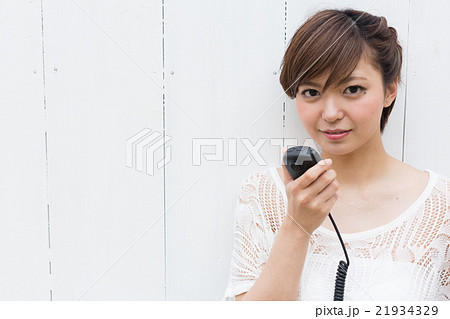 無線をする女性 無線をする女性 21934329