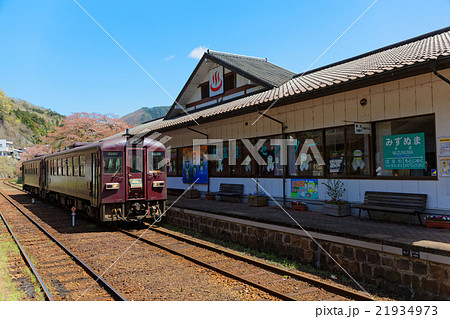 水沼駅に到着の列車 21934973