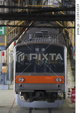 大宮総合車両センターにて検査を受ける205系電車 21941034